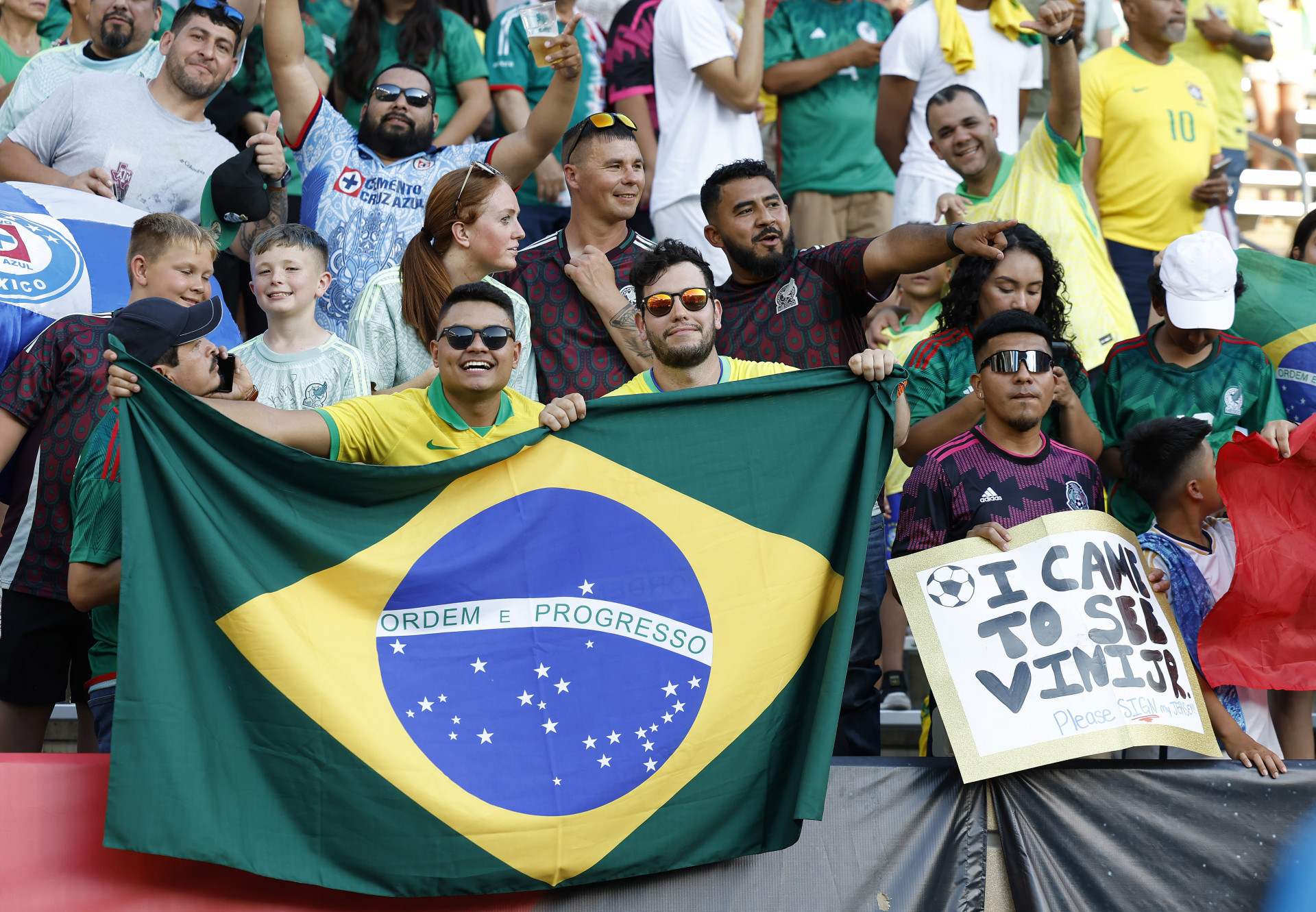 Torcida brasileira marcou presen&ccedil;a no jogo da Sele&ccedil;&atilde;o diante do M&eacute;xico  - Rafael Ribeiro/CBF