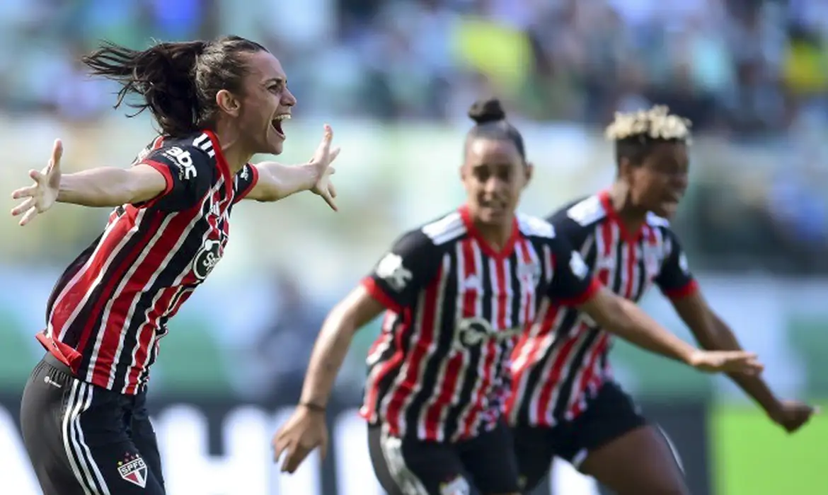 TV Brasil transmite dois clássicos do futebol feminino neste sábado
