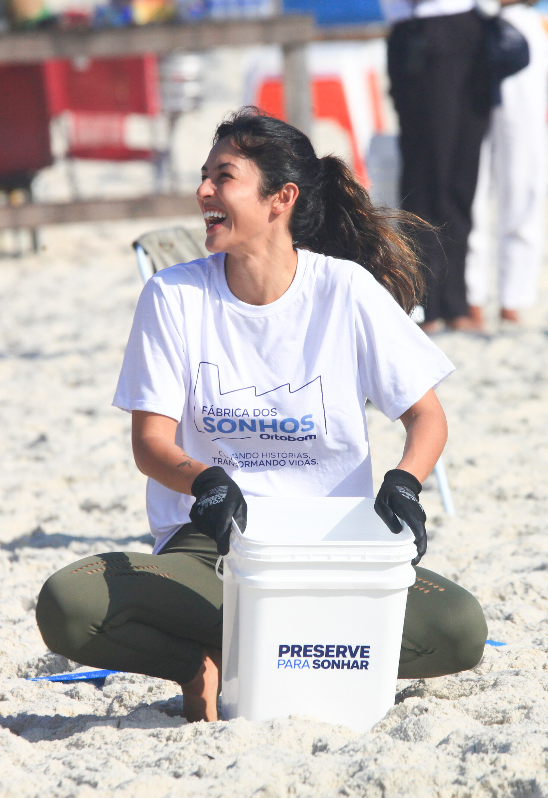 Yanna Lavigne participa de mutirão de limpeza na Barra da Tijuca - Fabrício Pioyani / Agnews