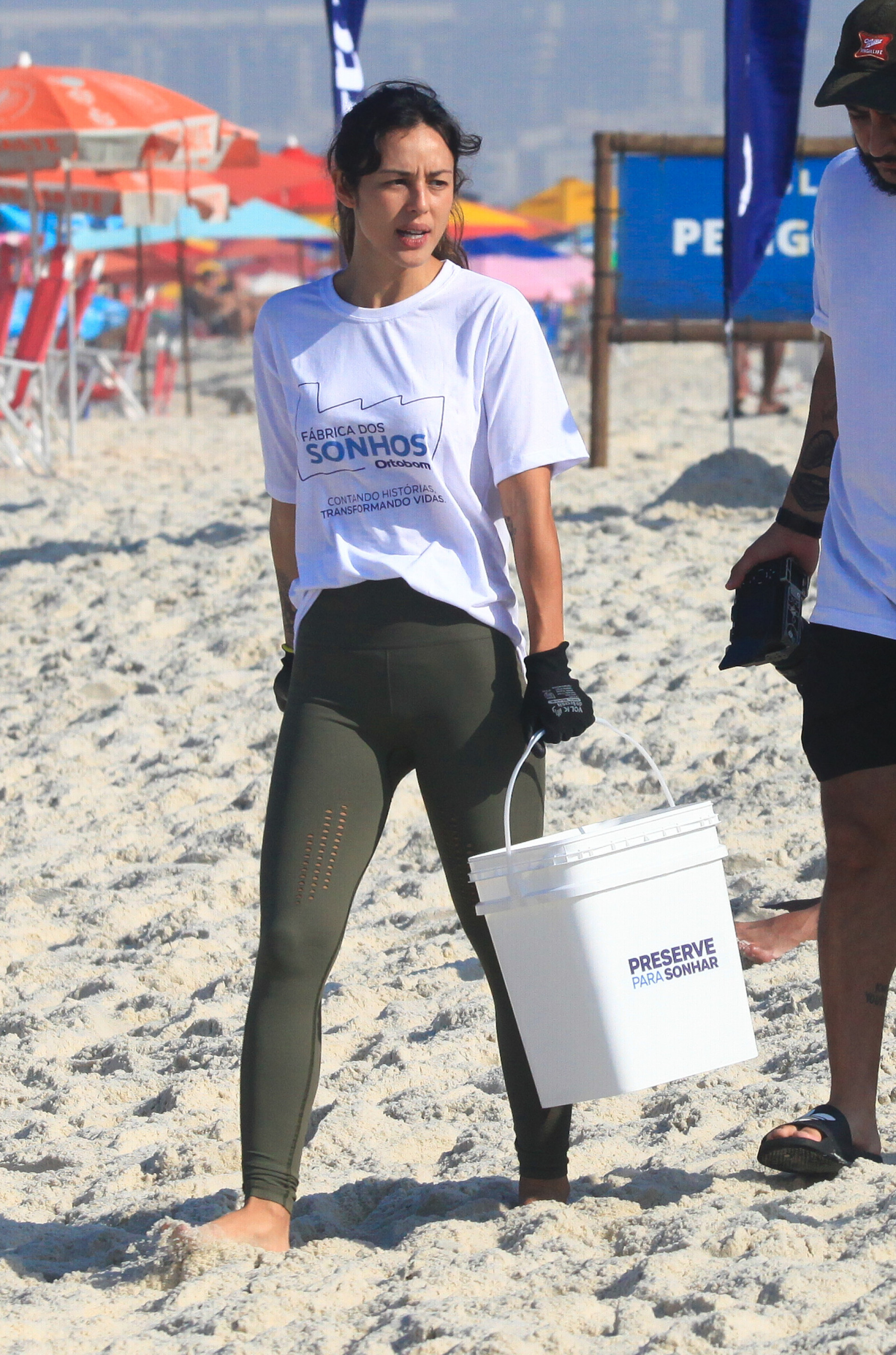 Yanna Lavigne participa de mutirão de limpeza na Barra da Tijuca - Fabrício Pioyani / Agnews