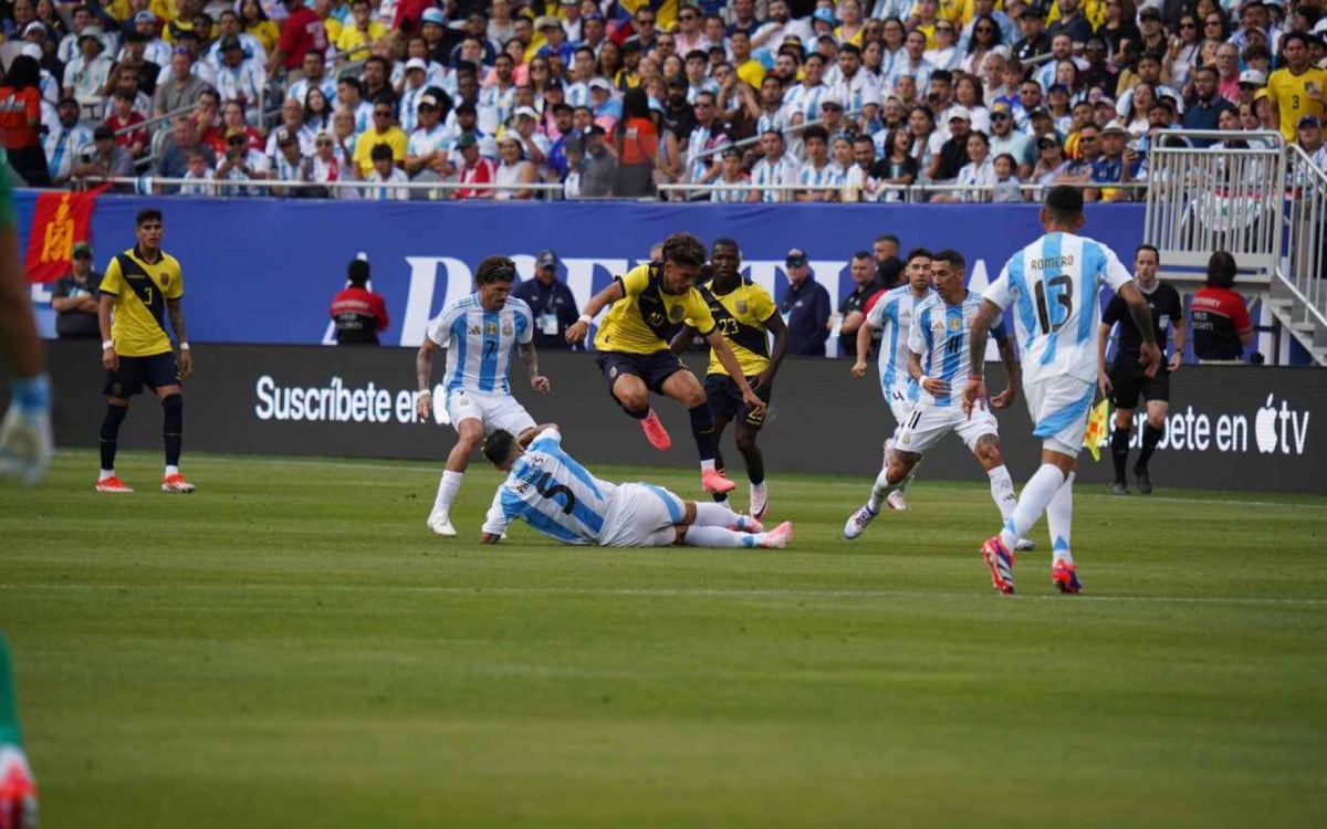 Em volta de Messi, Argentina vence Equador em amistoso