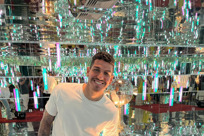 Ex-zagueiro do Fluminense, Nino visita novo museu do clube pela primeira vez