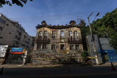 Incêndio atinge casarão no Rio Comprido