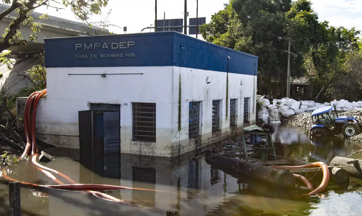 Porto Alegre retoma tratamento e abastecimento de água