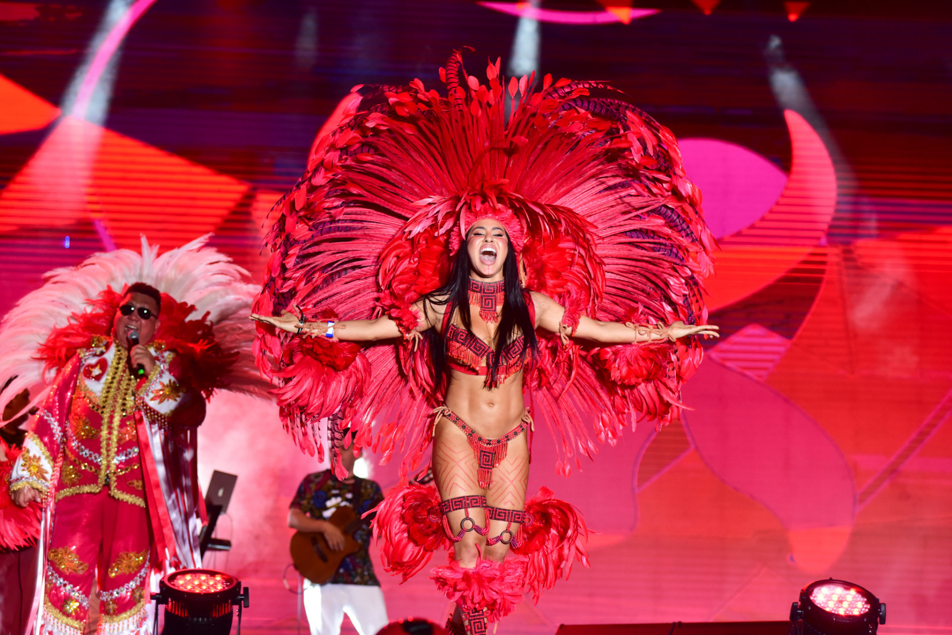 Isabelle se apresenta com o Boi Garantido - Leo Franco e Natália Rampinelli/ AgNews