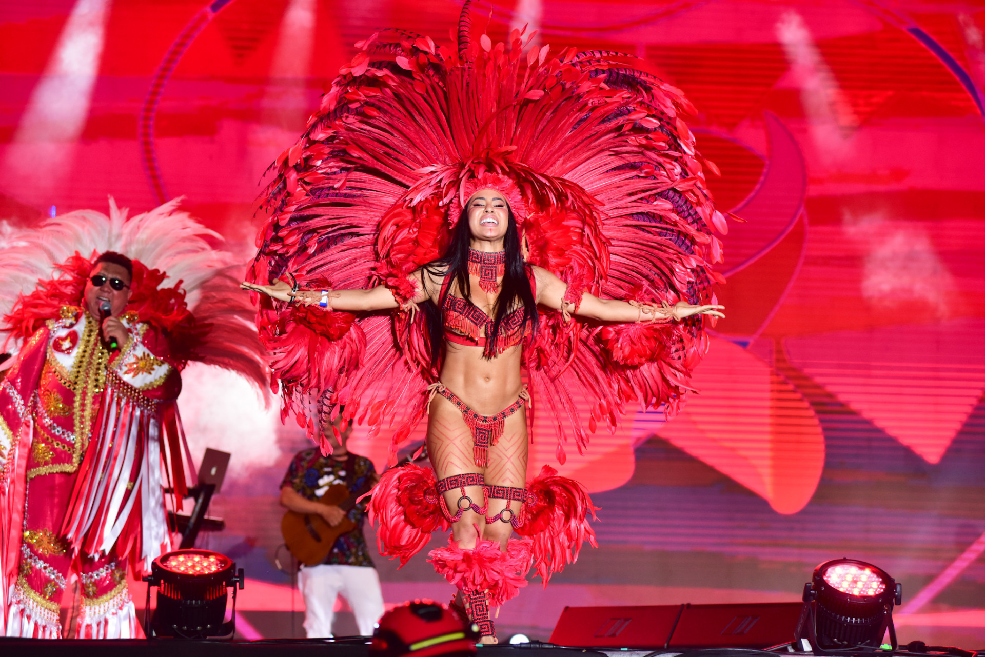 Isabelle se apresenta com o Boi Garantido - Leo Franco e Natália Rampinelli/ AgNews