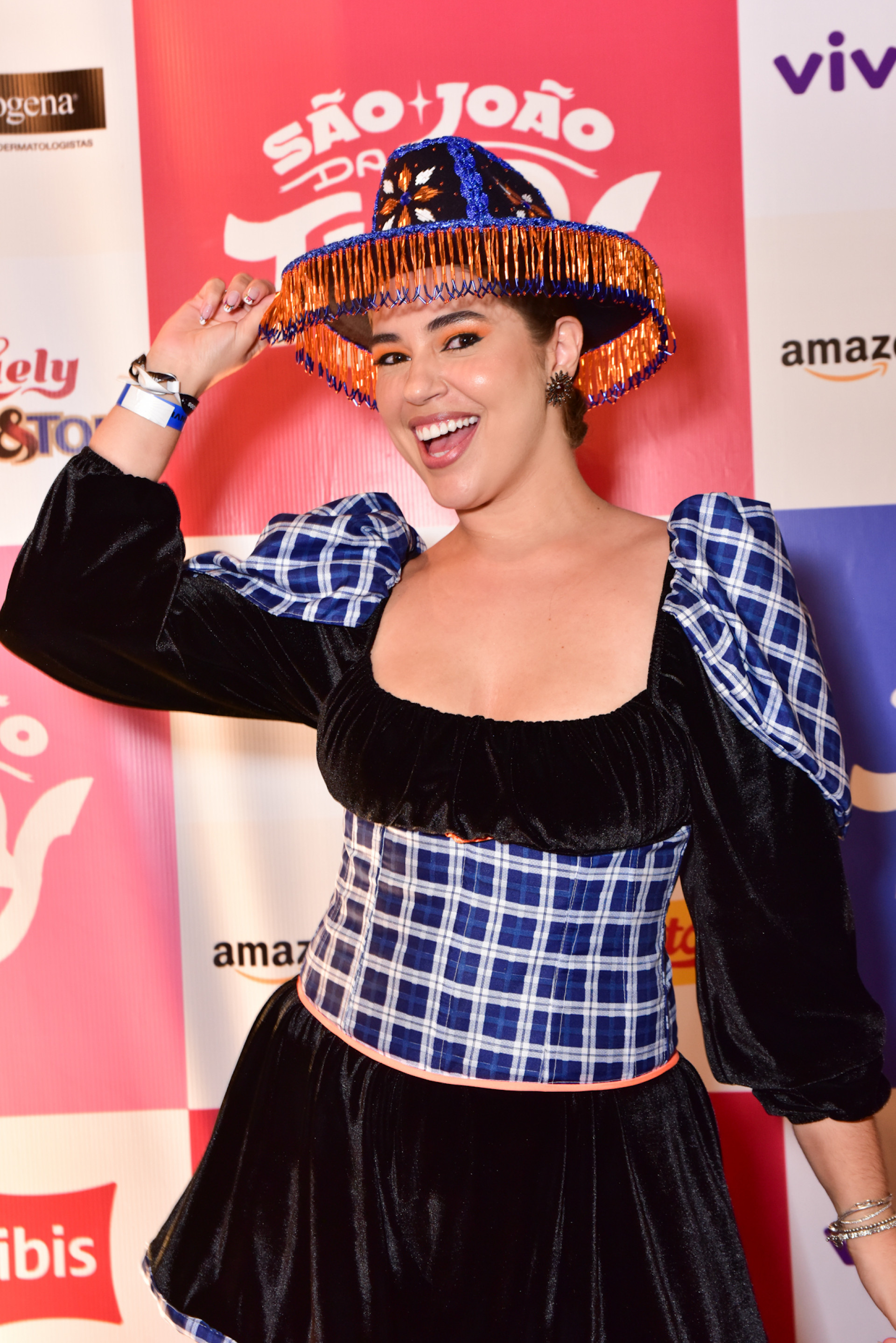 Vivian Amorim - Leo Franco e Natália Rampinelli/ AgNews