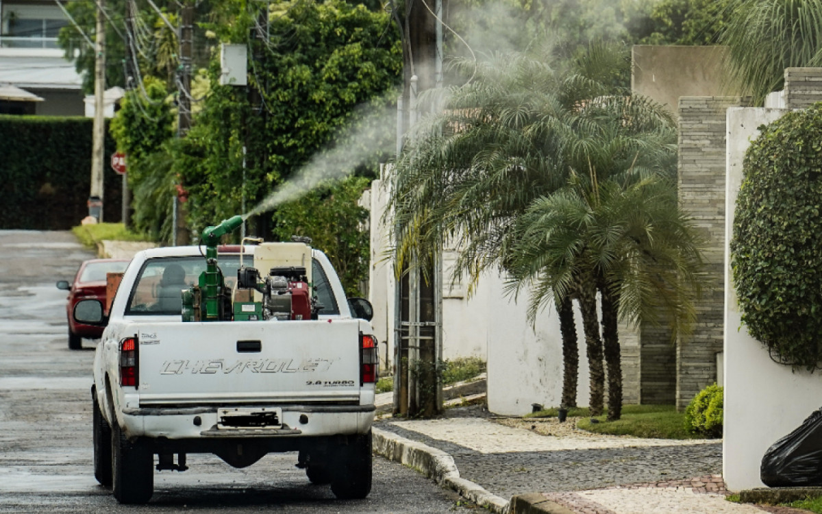 Agentes de combate a endemias que trabalham com fumacê têm sido diagnosticados com doenças graves, como câncer e depressão