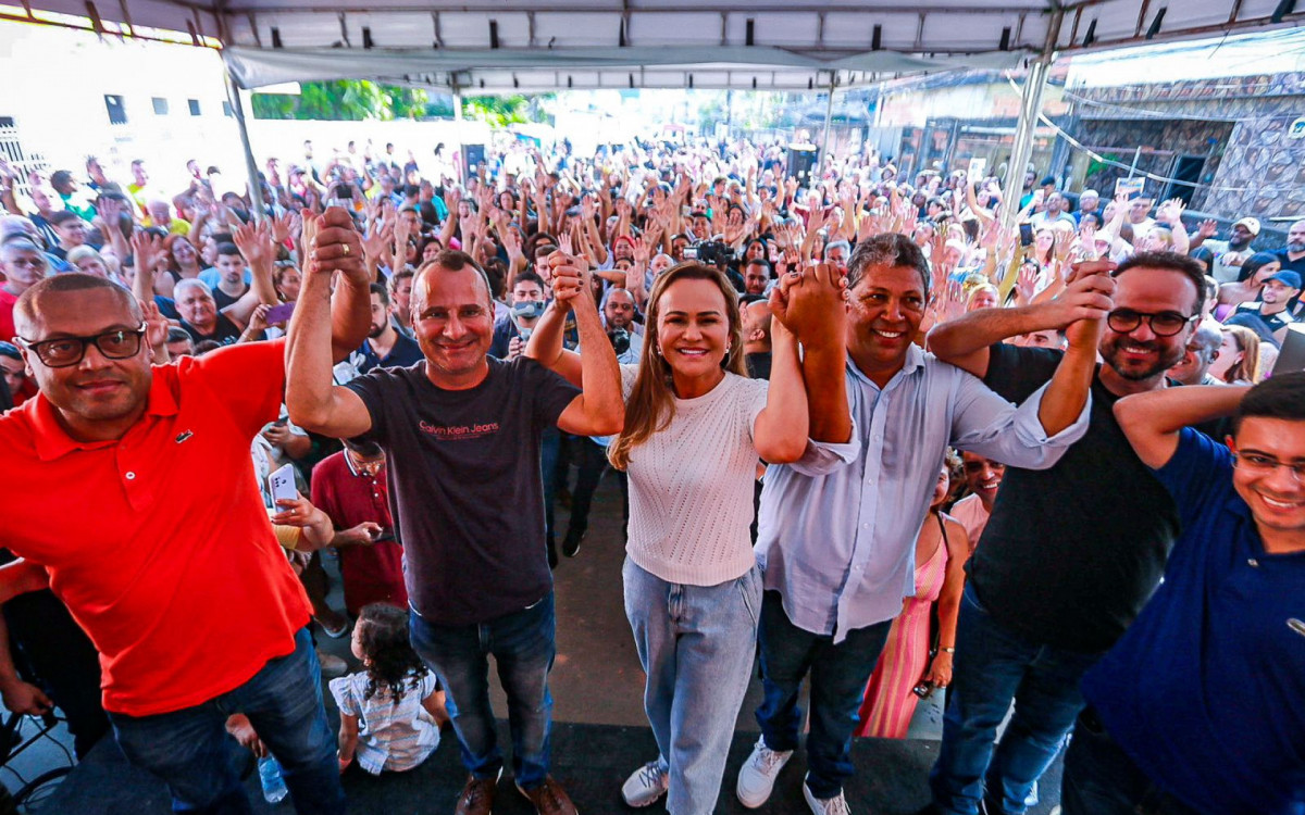 Prefeito Waguinho e deputada federal Daniela do Waguinho na inauguração com os vereadores Armandinho Penélis, Nuna, Danielzinho e secretário Denis Macedo