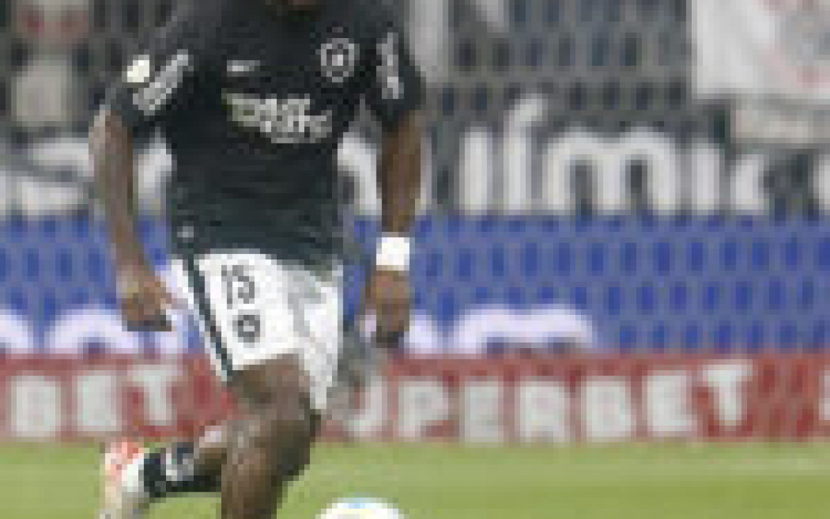 Bastos relembra chegada ao Botafogo e elogia Artur Jorge