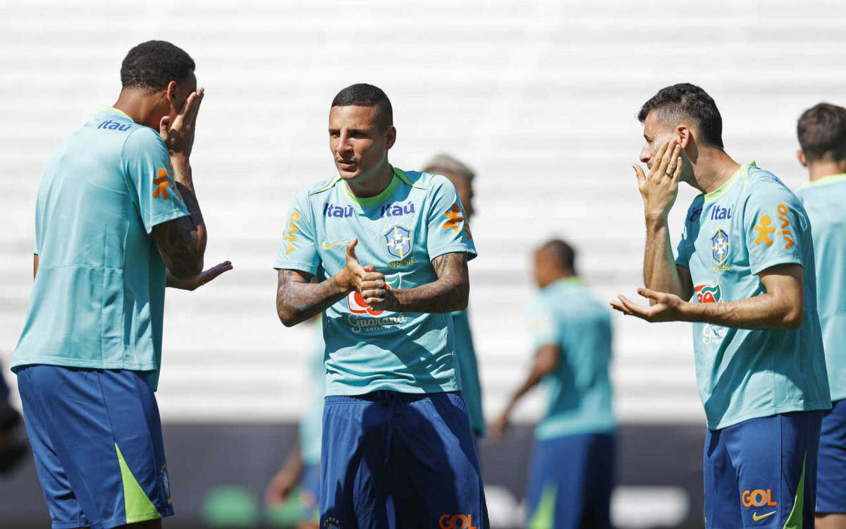 Arana comenta silêncio durante trecho do hino nacional que cita Cruzeiro