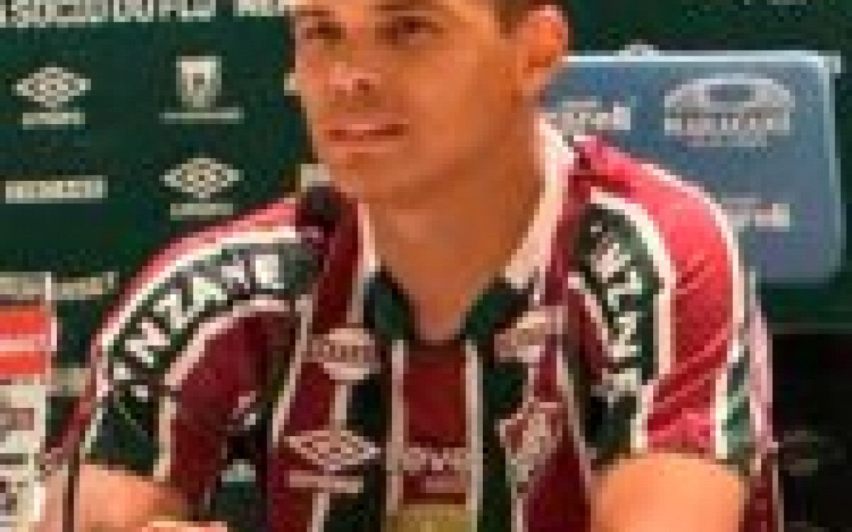 Thiago Silva, do Fluminense, realiza exames no CT Carlos Castilho