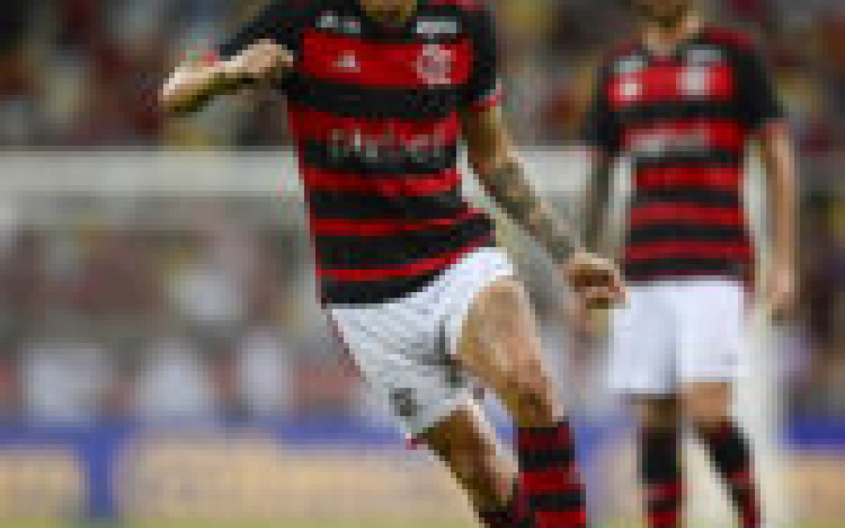 Flamengo trabalha para ter Ayrton Lucas diante do Grêmio