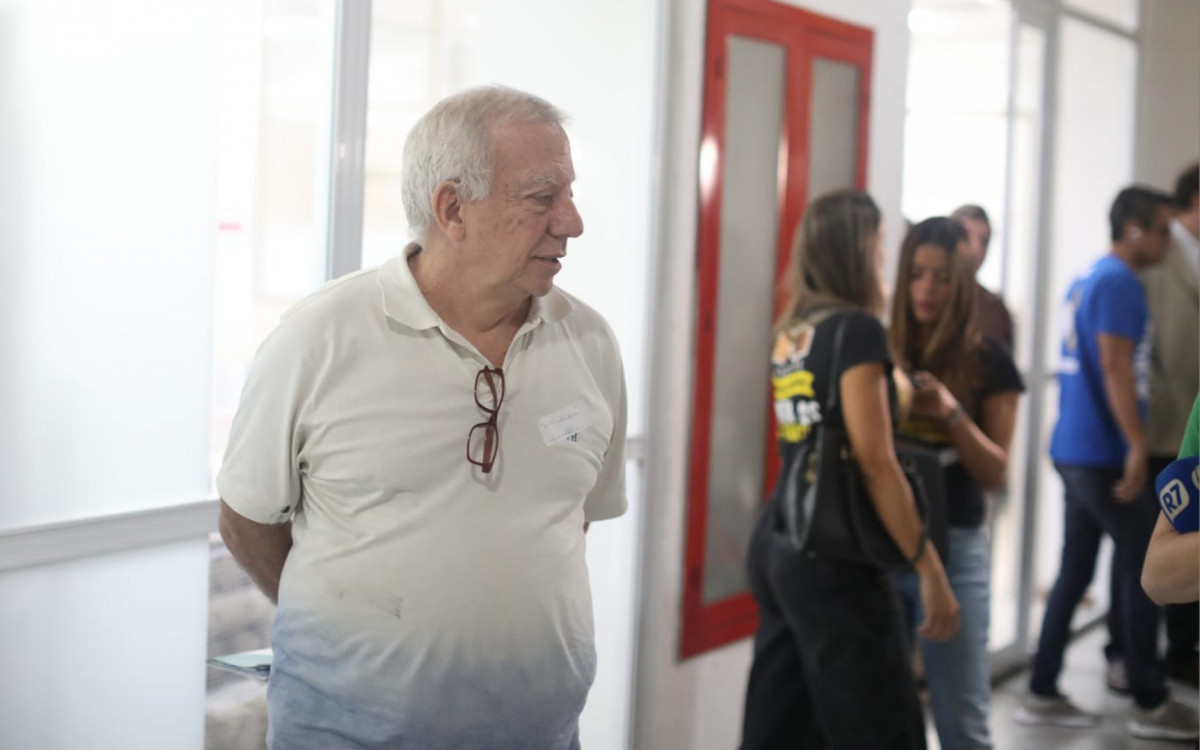 Tutor de Bethooven, engenheiro Emerson Pinheiro relatou que cachorrou foi vítima de intoxicação