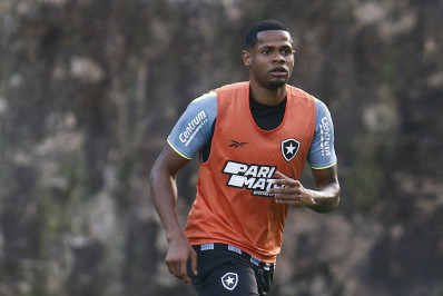 Júnior Santos confirma avanço em negociações com o Botafogo: 'Quero ser campeão aqui'