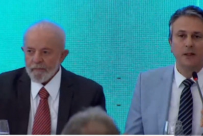 Lula afirma está cobrando o ministro da Educação para acelerar a construção de institutos federais