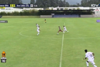 Vídeo: jogador da base do Fluminense faz golaço do meio de campo em torneio
