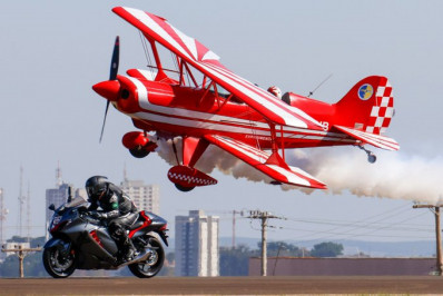 Avião de acrobacias cai no interior de São Paulo e deixa piloto morto