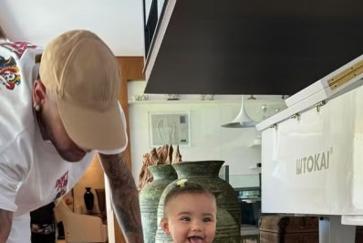 Neymar dá mini Lamborghini de presente para a filha Mavie