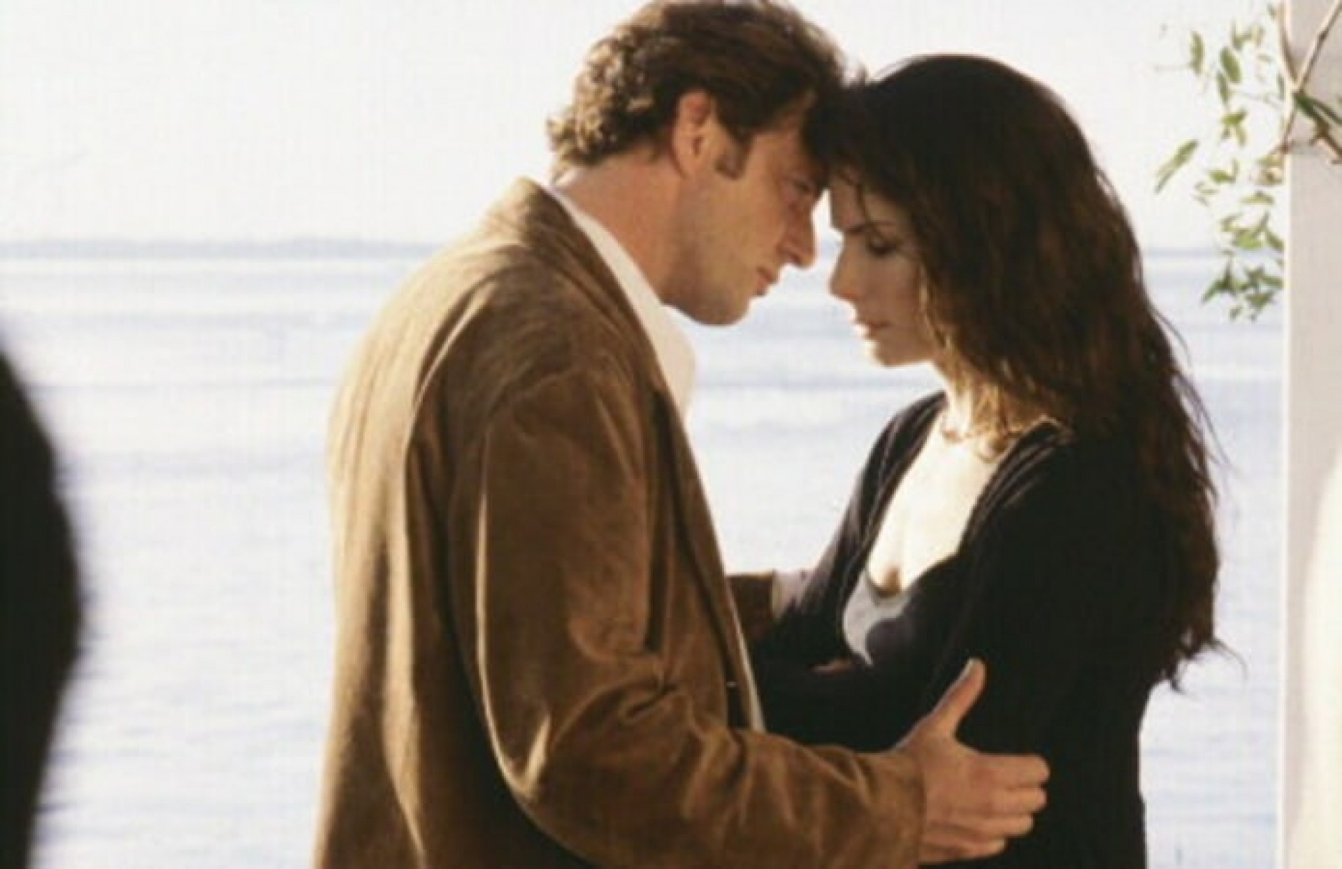 Sandra Bullock e Nicole Kidman devem retornar como as irmãs bruxas Owen na sequência de 'Da Magia à Sedução' - Divulgação / Warner Bros.