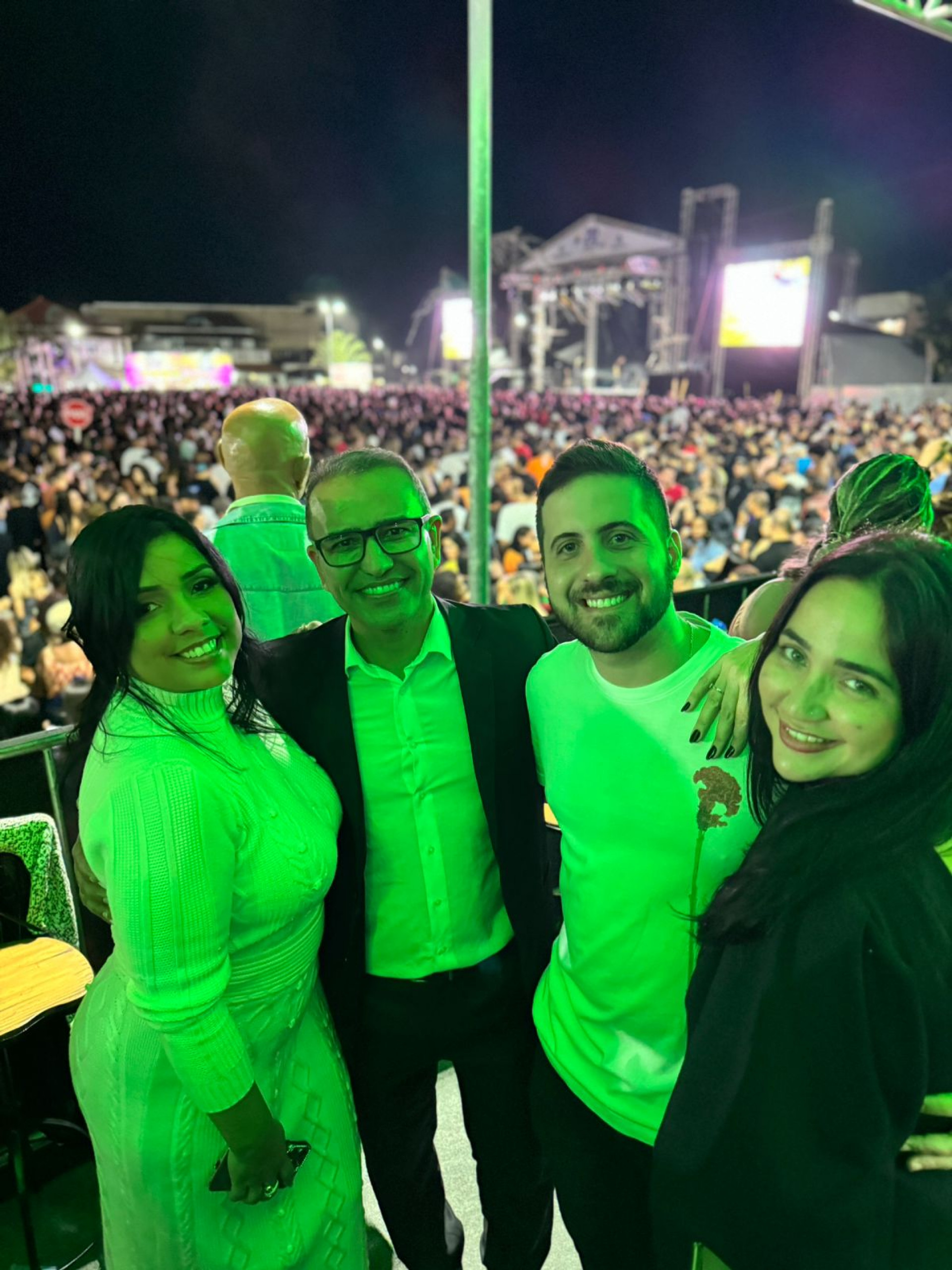 Prefeito Vantoil Martins e esposa Vanessa, procurador geral do município Alex Vioti e esposa Bruna Vioti - Renata Cristiane