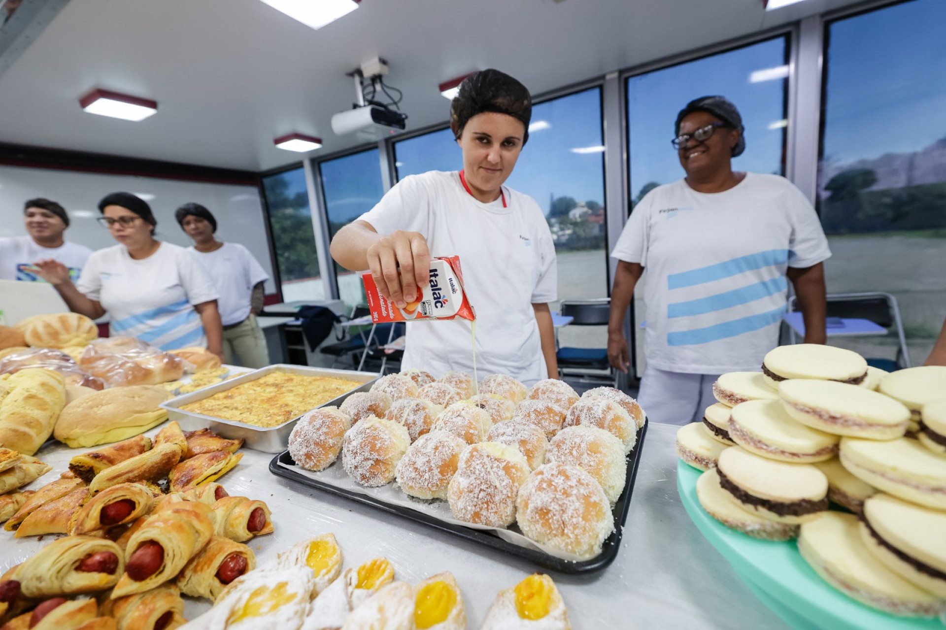 Prefeitura de Saquarema realiza cerimônia de encerramento de cursos profissionalizantes de Confeitaria e Auxiliar de Padaria - Divulgação/Prefeitura de Saquarema