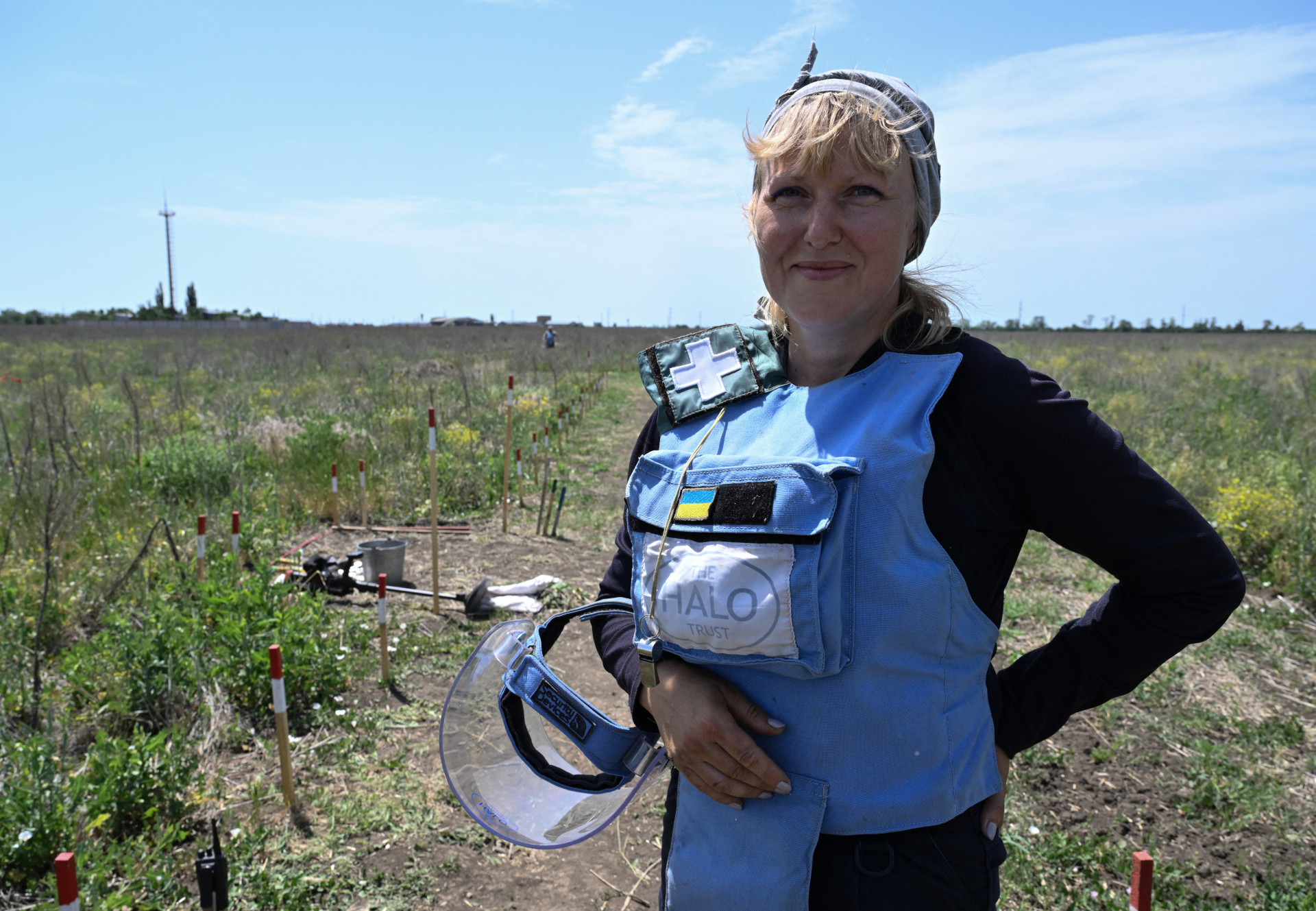 Tetiana Shpak decidiu largar o emprego como professora de matemática para desarmar minas na Ucrânia - Genya Savilov / AFP
