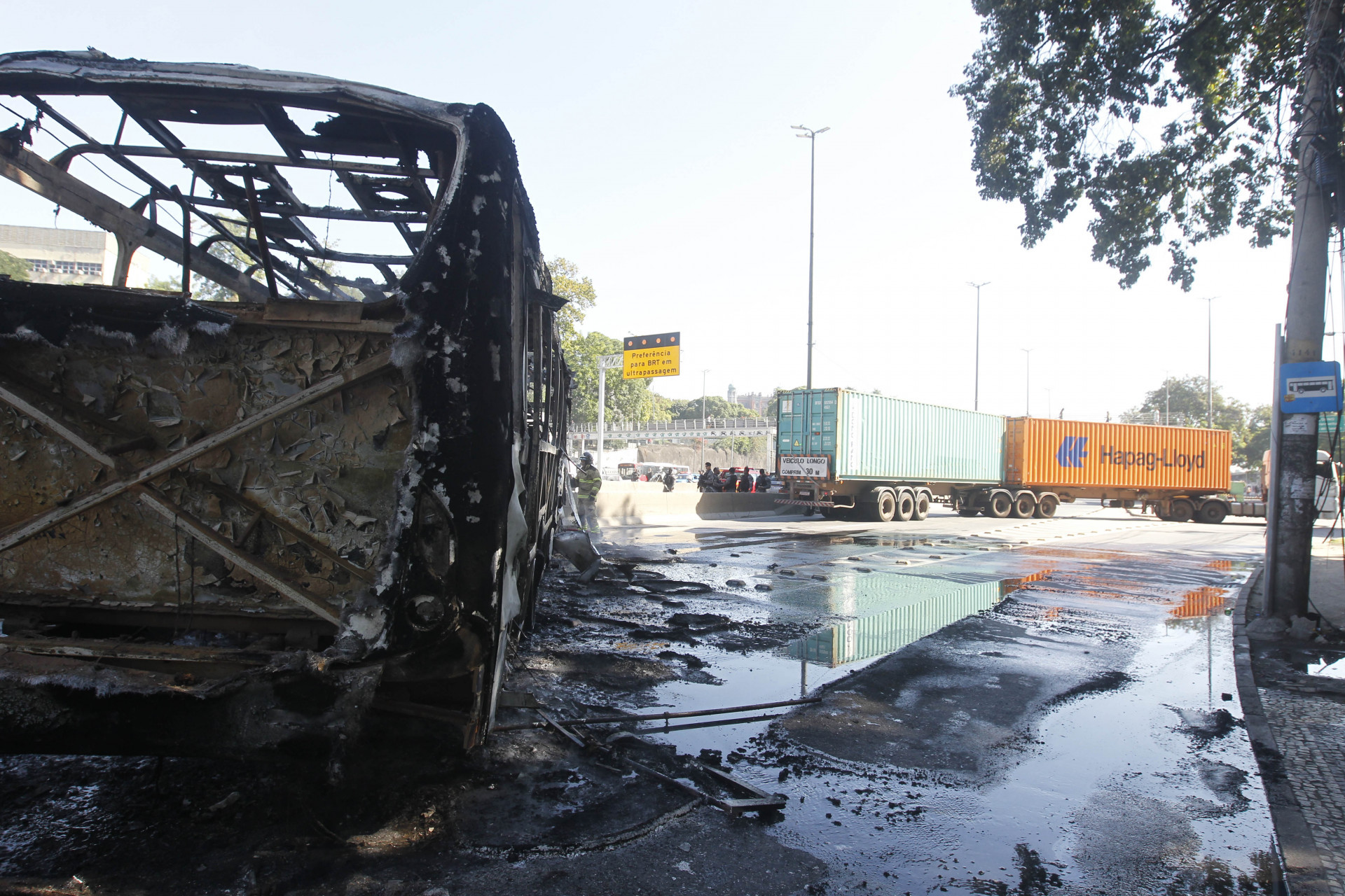 Operação policial no Complexo da Maré, nesta terça-feira (11). - Reginaldo Pimenta/Agência O Dia