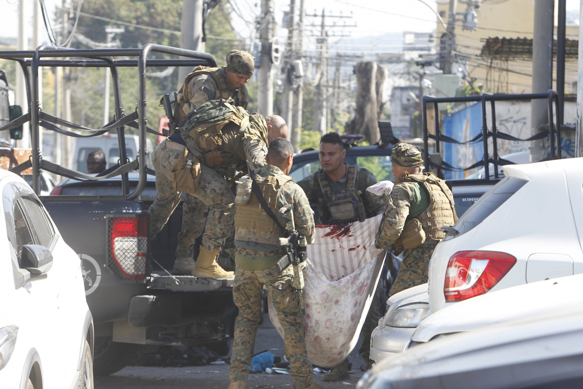 Pol&iacute;cia Militar realiza opera&ccedil;&atilde;o no Complexo da Mar&eacute;, nesta ter&ccedil;a-feira (11) - Reginaldo Pimenta/Ag&ecirc;ncia O Dia