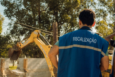 Cinco construções irregulares são demolidas no Cajueiros e no Jardim Atlântico em itaipuaçu