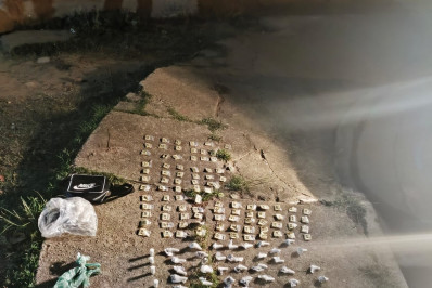 Polícia apreende réplica de fuzil e drogas no Habitat