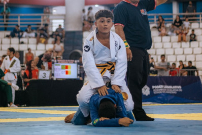 Aos 12 anos, promessa da arte suave fecha com a White House Jiu-Jitsu School
