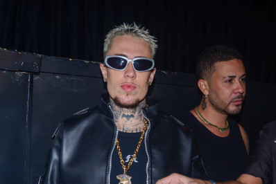 MC Daniel sai da festa de Rafa Uccman em um Porsche de R$ 2,2 milhões