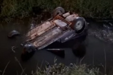 Acidentes no Rio Mataruna: dois veículos caem na água e sete pessoas são resgatadas