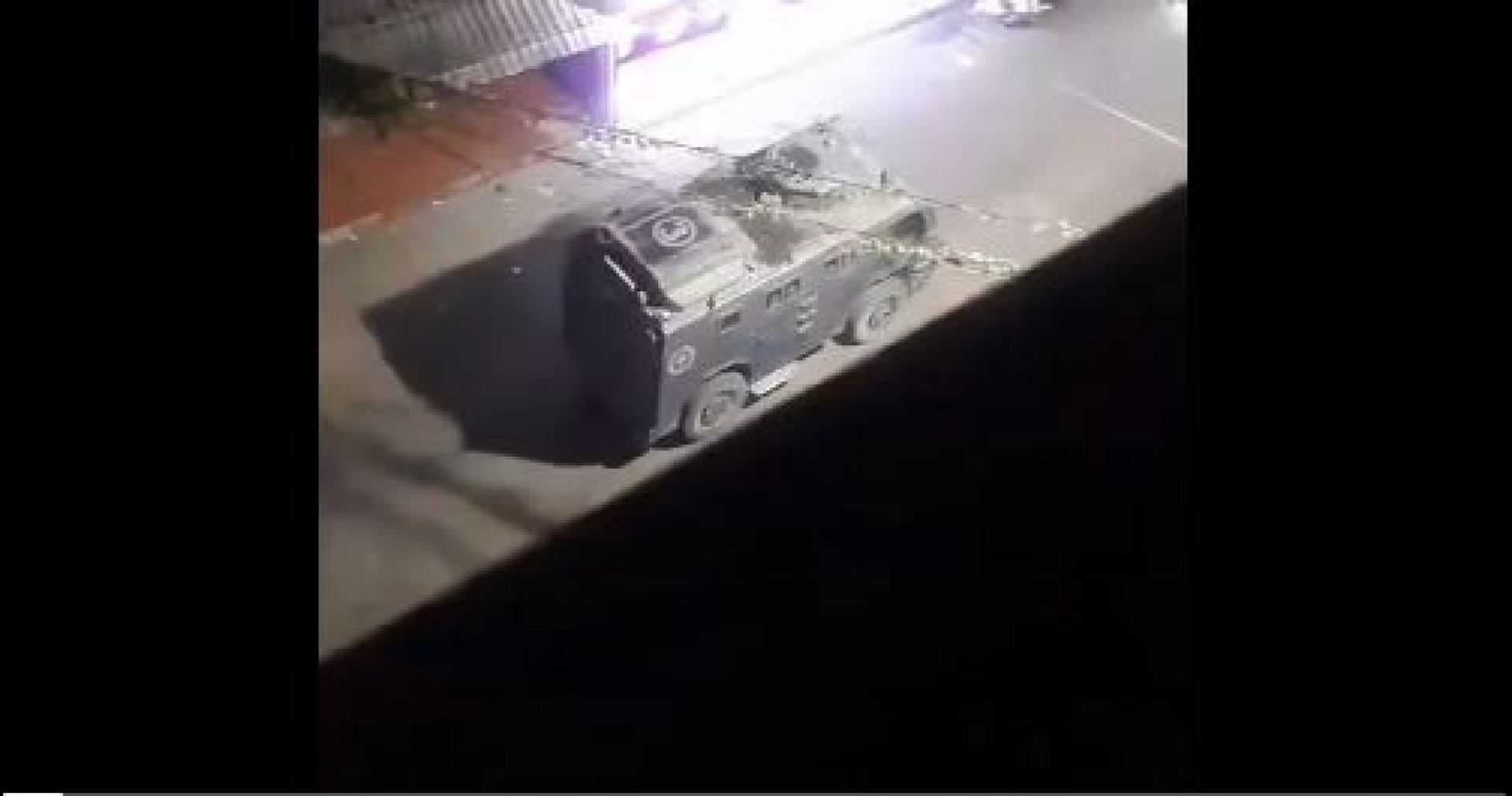 Moradores registraram a presença de blindados da PM na Maré
 - Rede Social