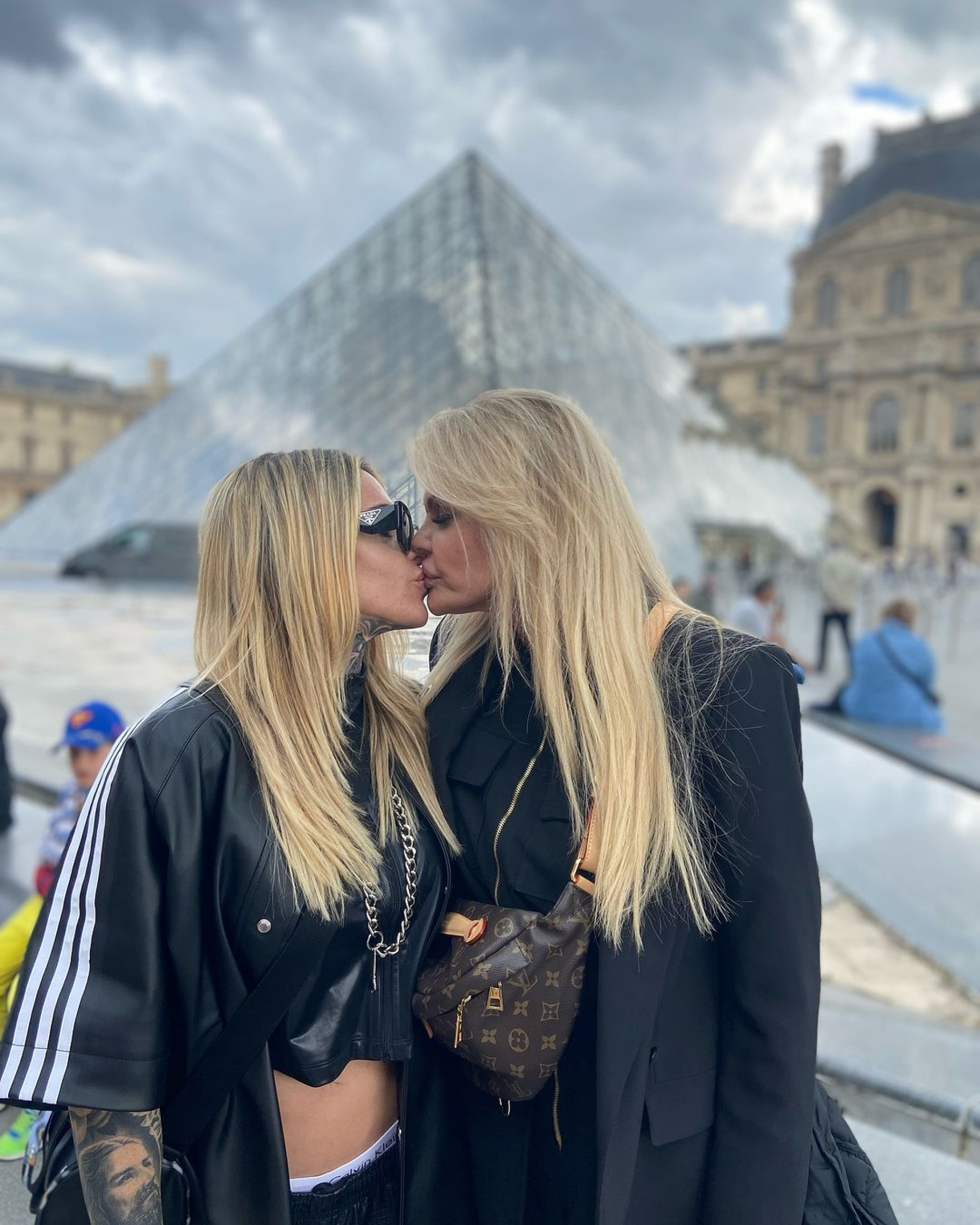 Monique Evans posta cliques com Cacá Werneck em Paris - Reprodução