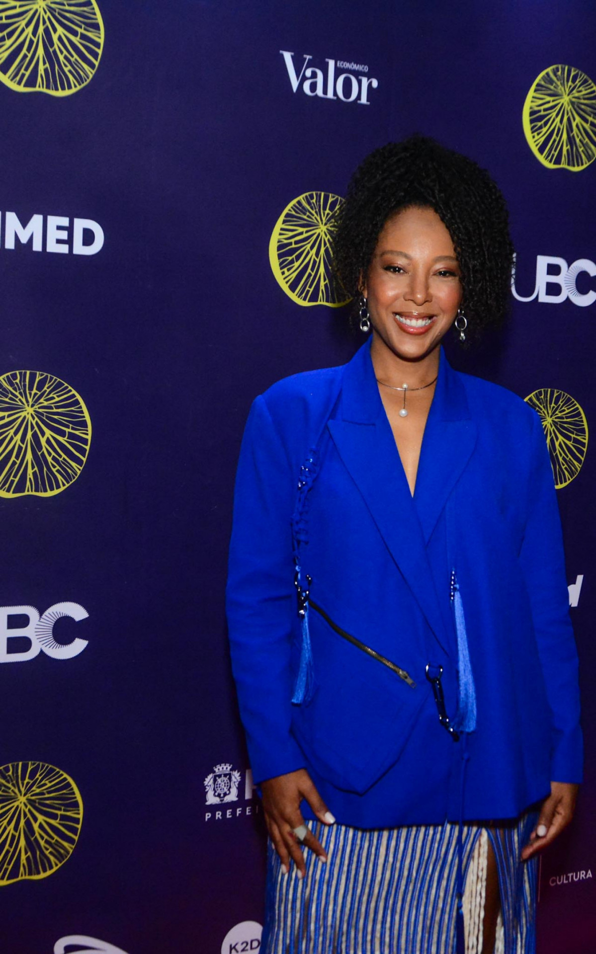 Negra Li prestigia Prêmio da Música Brasileira