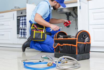 Serviços estão 12,9% acima do pré-pandemia e 0,7% abaixo de pico de dezembro de 2022, diz IBGE