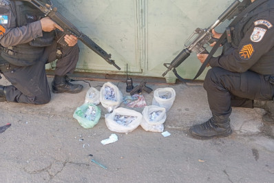 Trio é preso por tráfico de drogas no Parque Alian, em Meriti