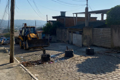 PM retira 20 toneladas de barricadas do tráfico de drogas no Castelar em Belford Roxo