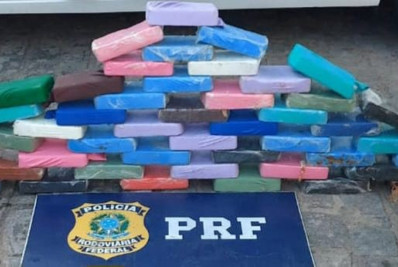 Casal é preso em flagrante transportando 53 quilos de pasta base de cocaína