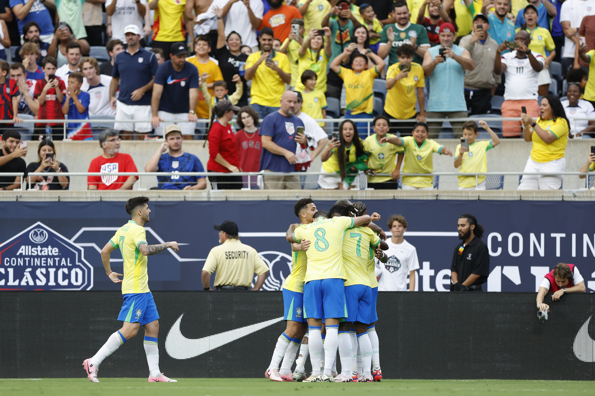 Jogadores da seleção brasileira comemoram gol de Rodrygo - Rafael Ribeiro/CBF