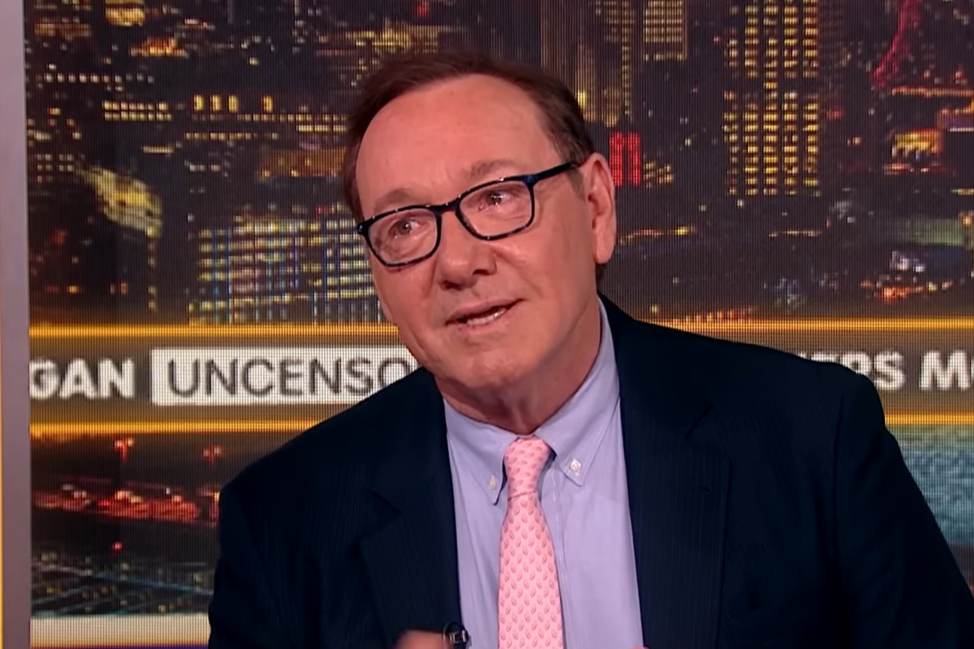 Kevin Spacey diz que deve