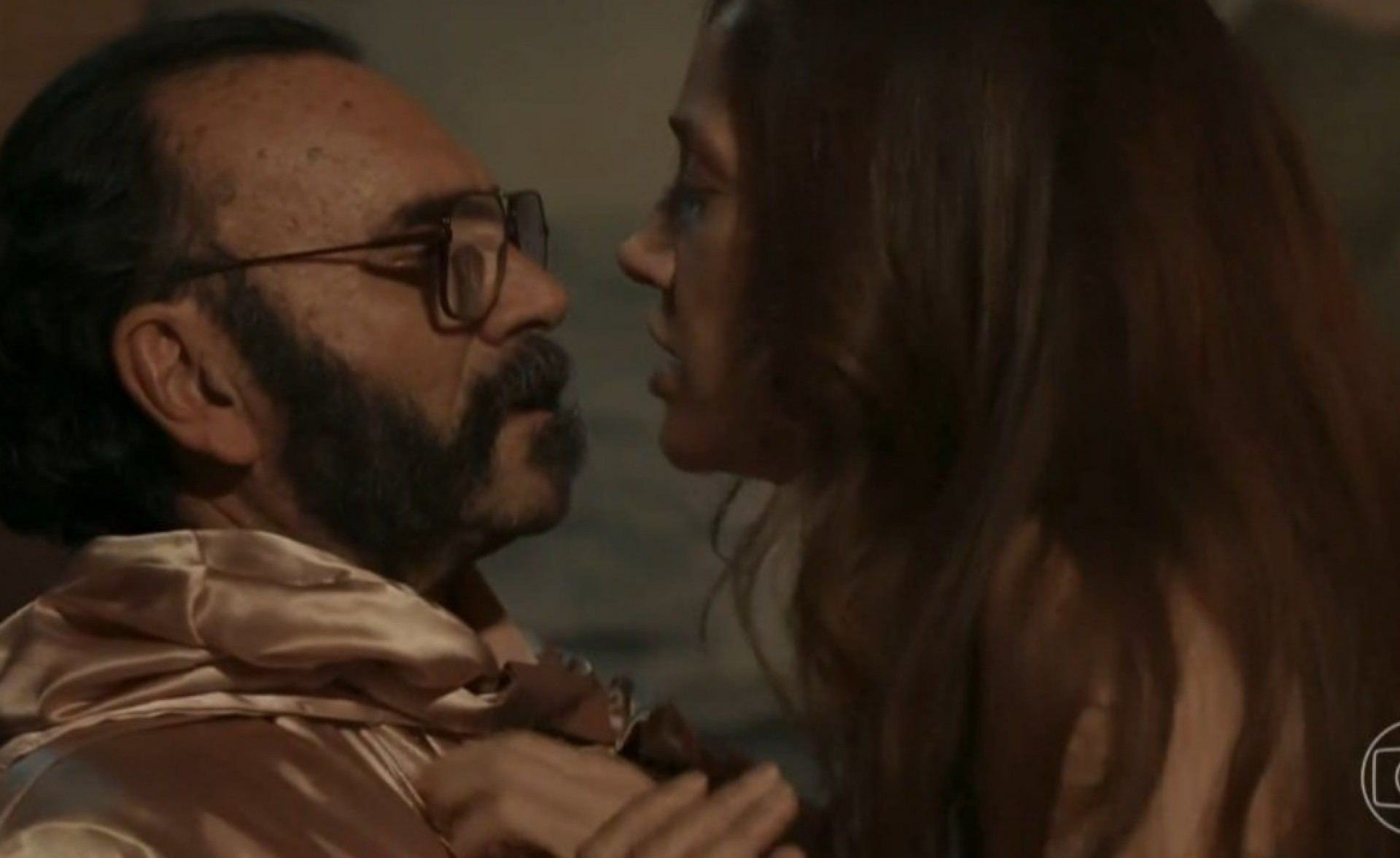Iolanda e Rachid  em cena de 'Renascer' - Reprodução de vídeo