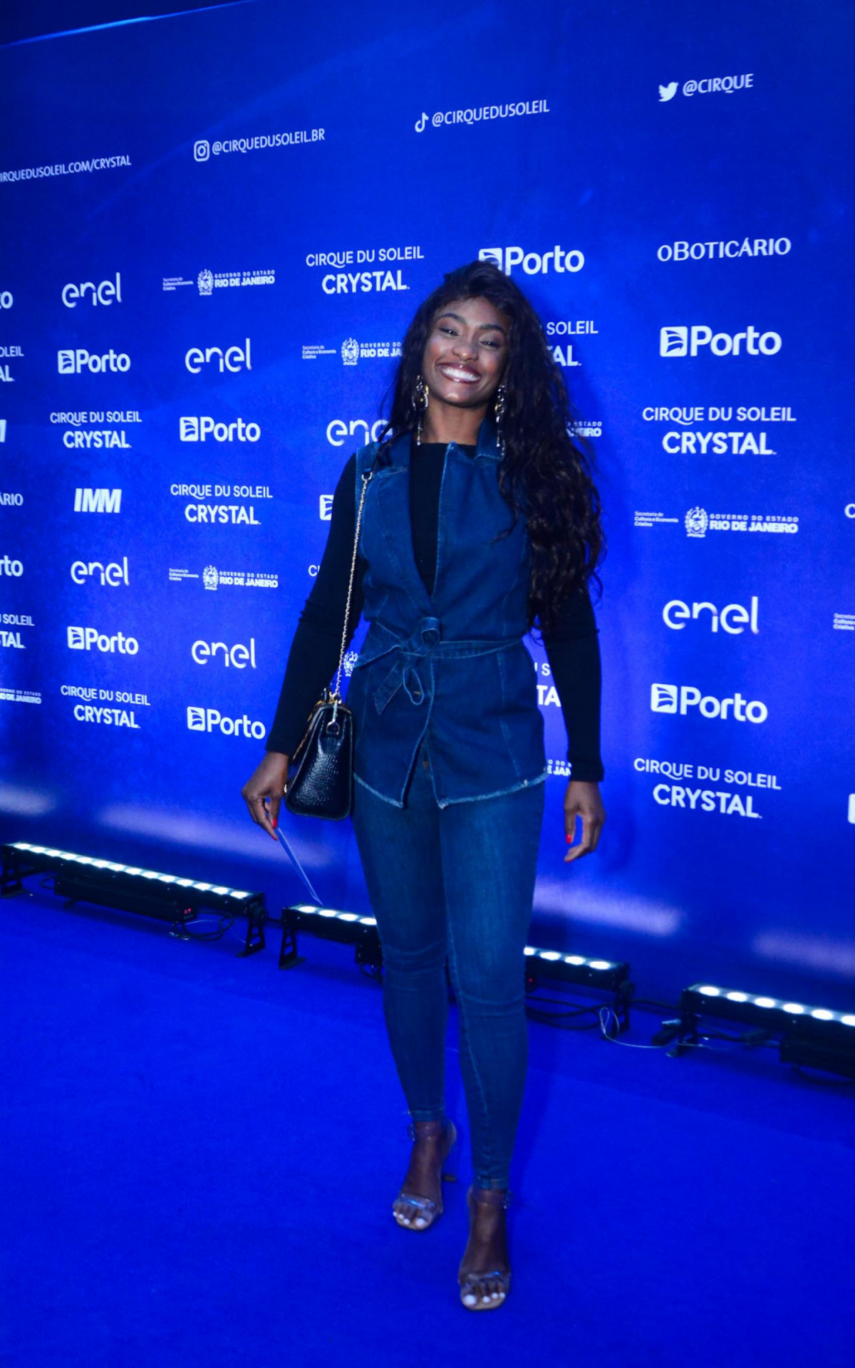 Erika Januza prestigia espetáculo do Cirque Du Soleil no Rio