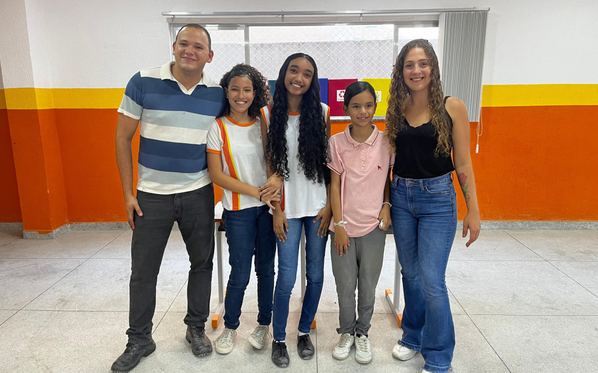 Diretor da escola David, Maria Eduarda, a vencedora Kamilly, Nichollyh e ouvidora geral Joice Bigatti
