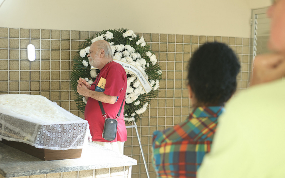 O ator Tonico Pereira no velório de Ilva Niño - Anderson Borde/AgNews