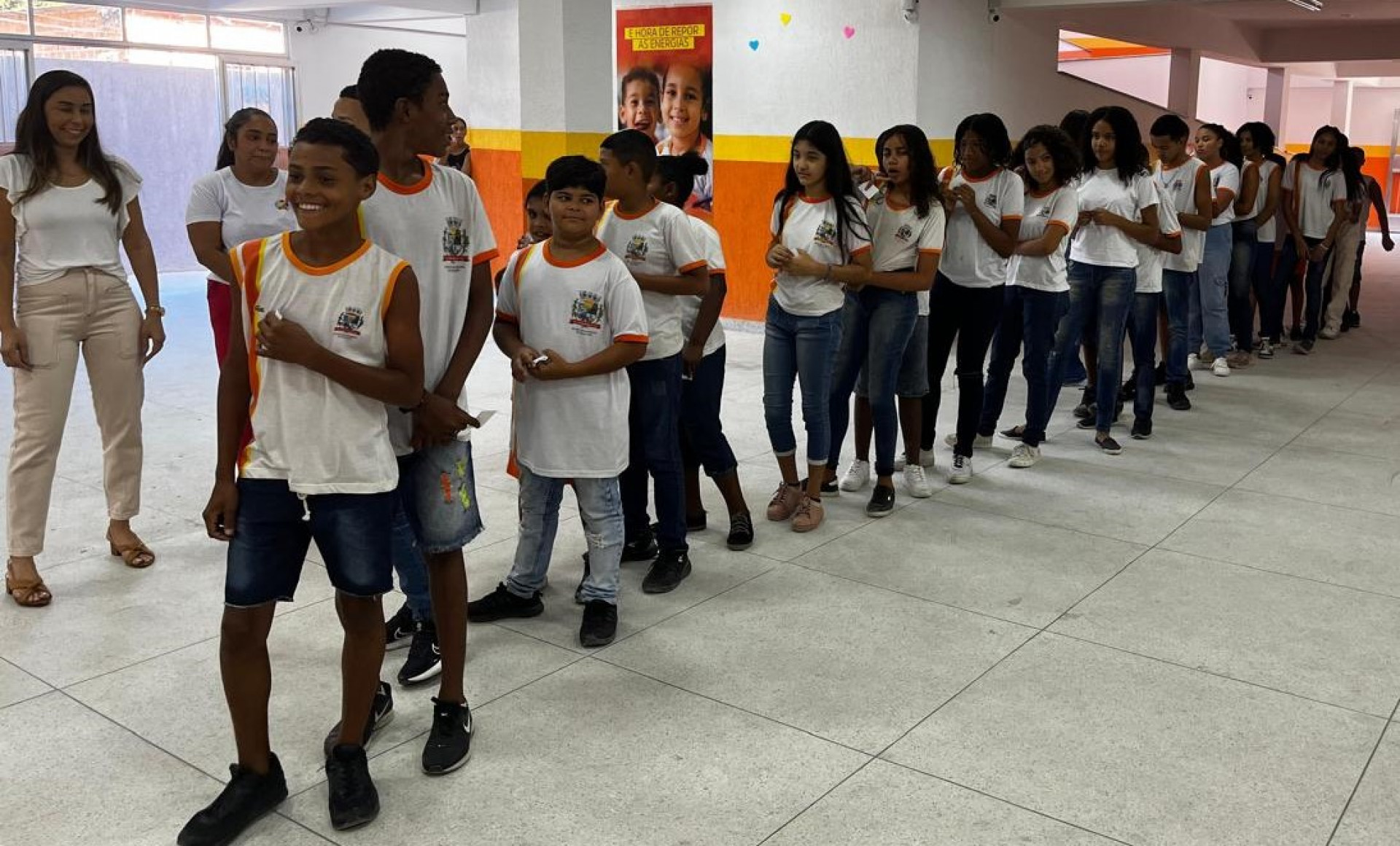 Os alunos fizeram fila para a vota&ccedil;&atilde;o que escolheu os representantes da escola na Ouvidoria Mirim - Henrique Gomes/PMBR