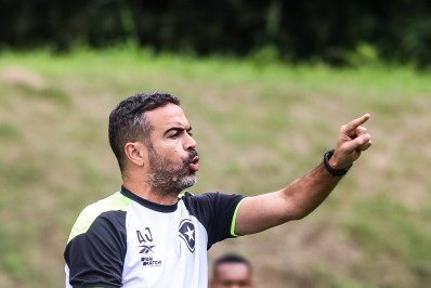 Artur Jorge analisa empate e destaca positivamente resultados do Botafogo fora de casa