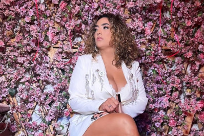 Camila Moura, ex de Lucas Buda, comemora aniversário com tema de Dia dos Namorados